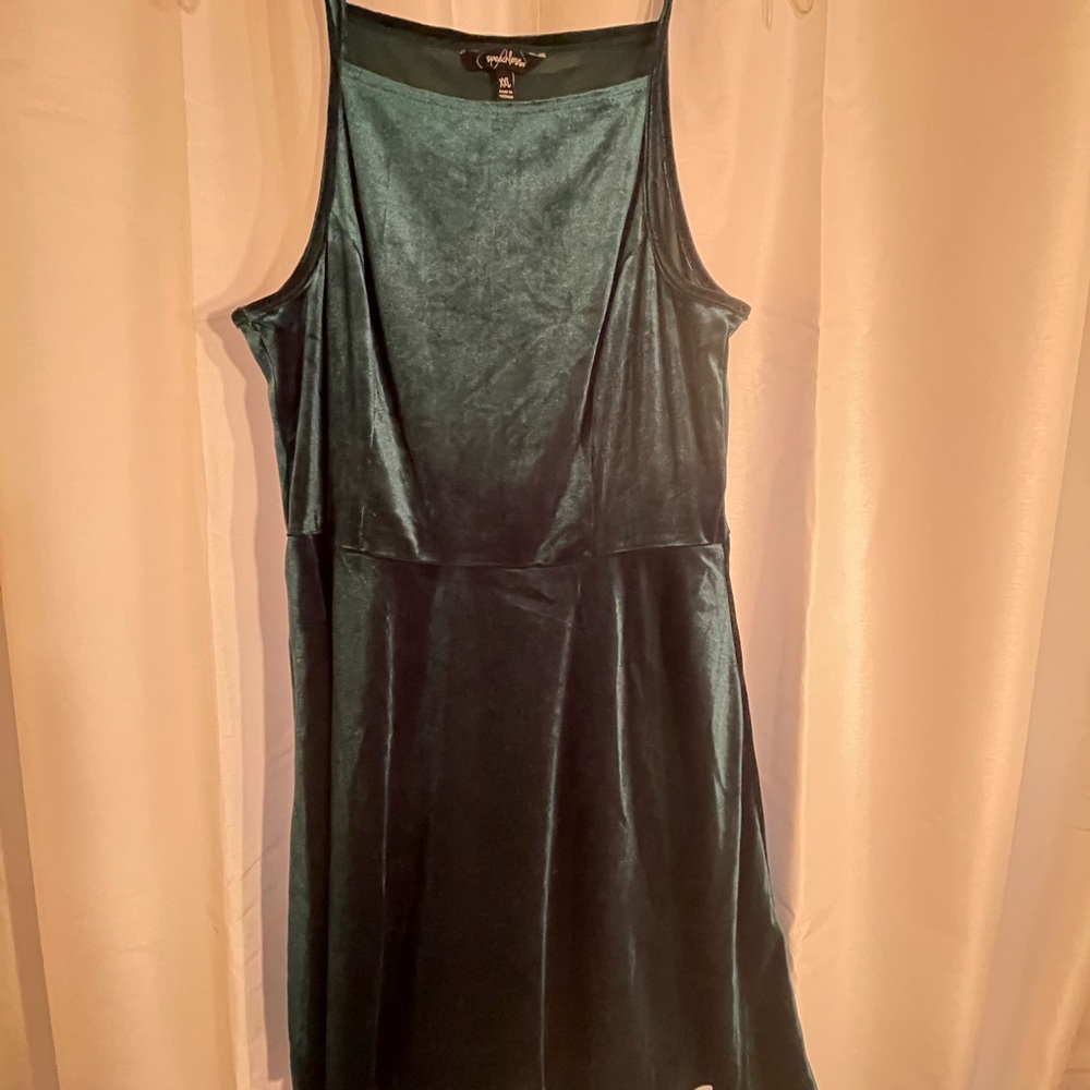 Speechless. Darling green velvet look dress. XXL Sleeveless . Like New .Stretchy